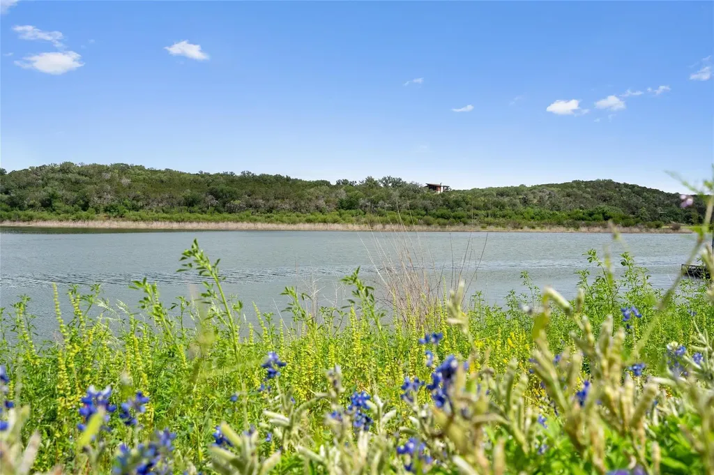 117 Lake View Drive Spicewood TX 78669