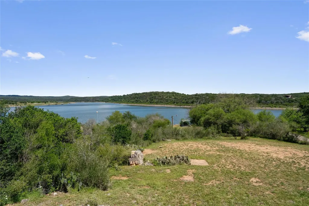117 Lake View Drive Spicewood TX 78669