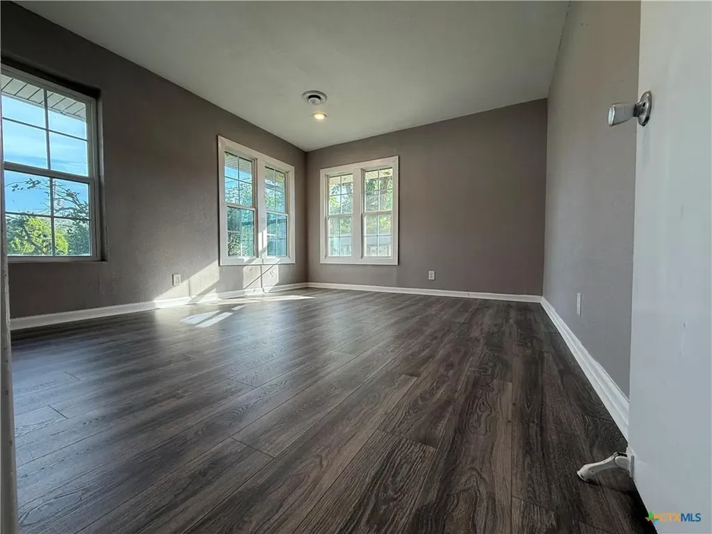 302 Smith Street Gonzales TX 78629