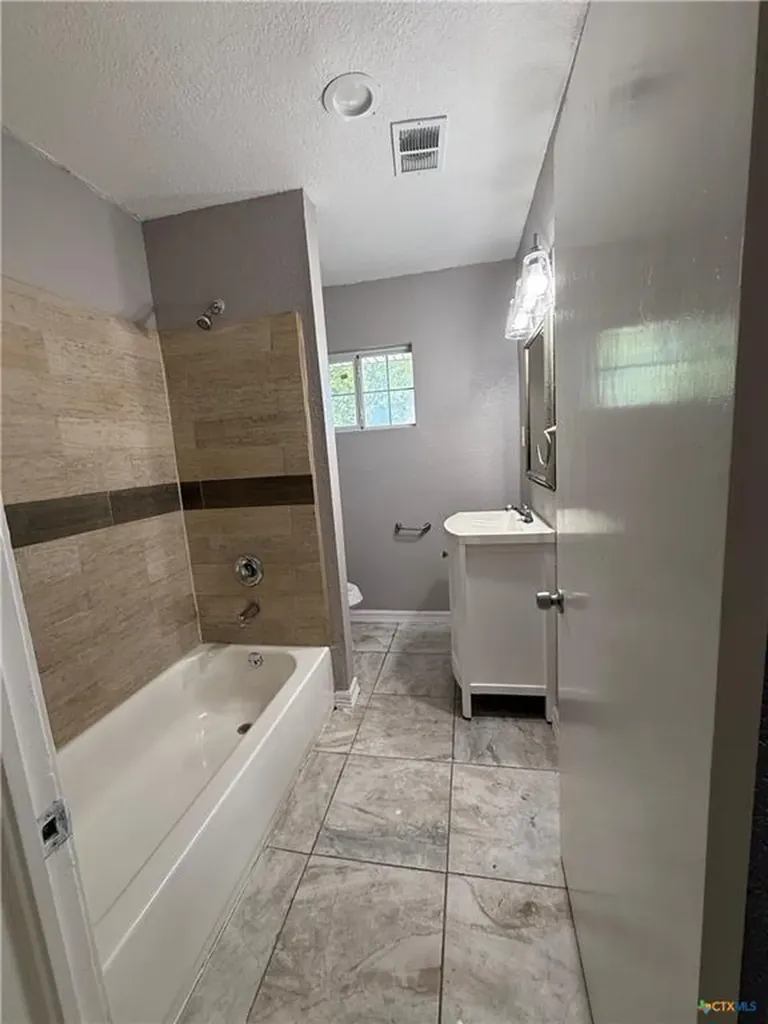 302 Smith Street Gonzales TX 78629