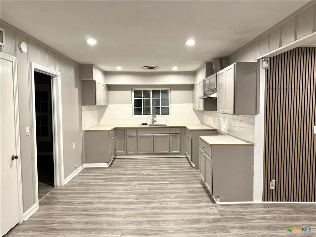 302 Smith Street Gonzales TX 78629