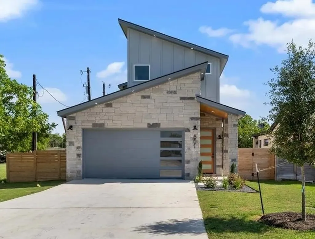 501 E Burton Street Manor TX 78653