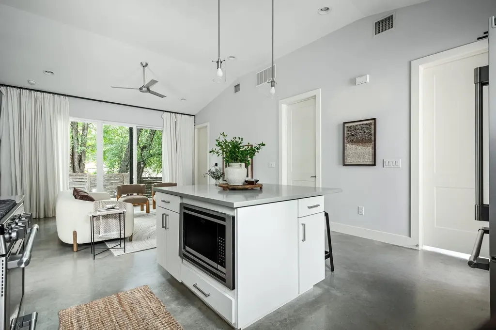 1703 Perez Street Austin TX 78721