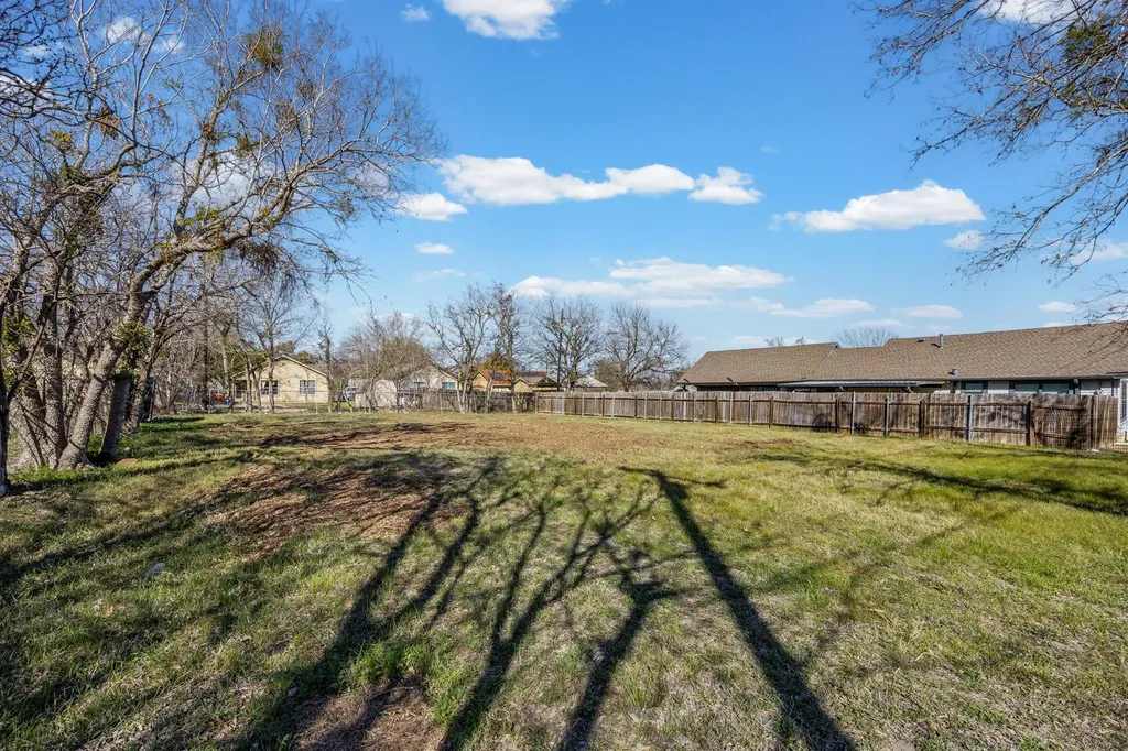 Tbd Eggleston Street Manor TX 78653