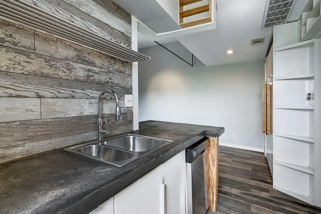 6903 Deatonhill Drive Austin TX 78745