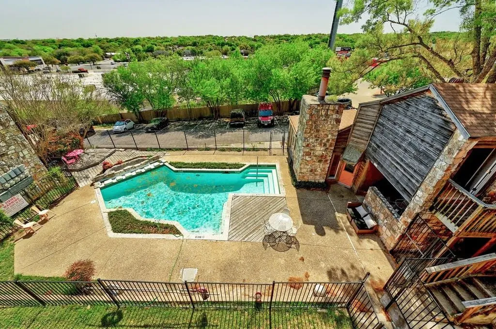 6903 Deatonhill Drive Austin TX 78745