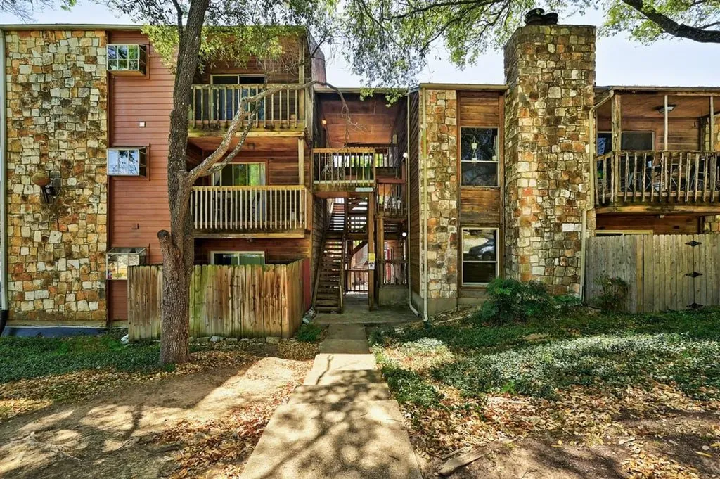 6903 Deatonhill Drive Austin TX 78745