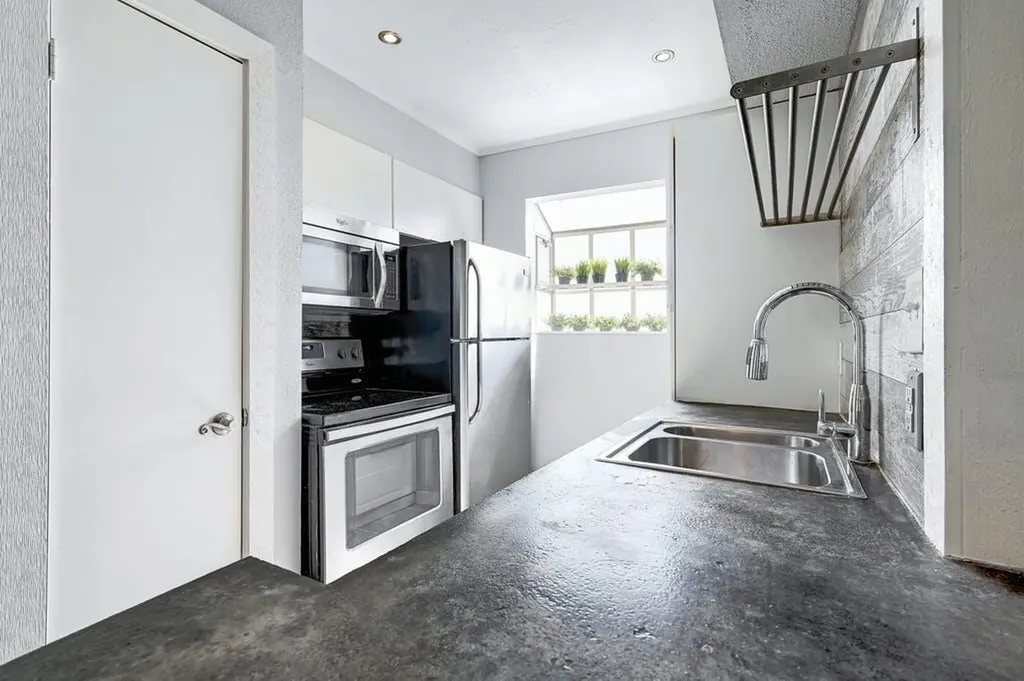 6903 Deatonhill Drive Austin TX 78745