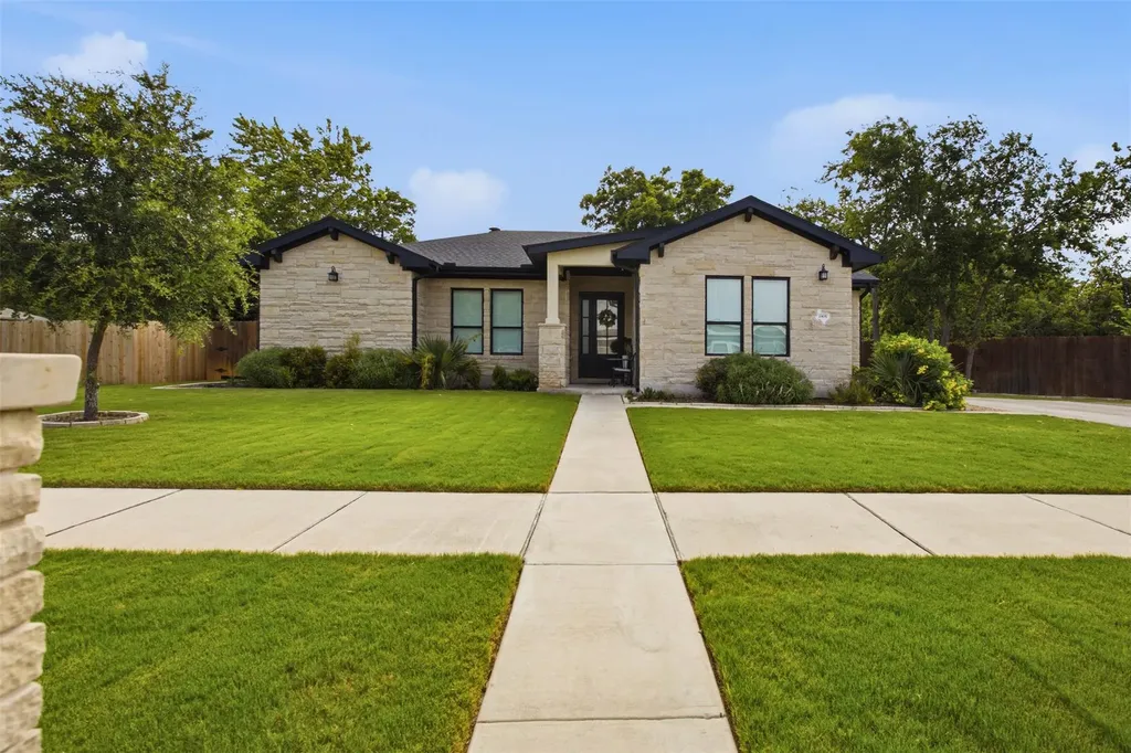 1905 S College Street Georgetown TX 78626