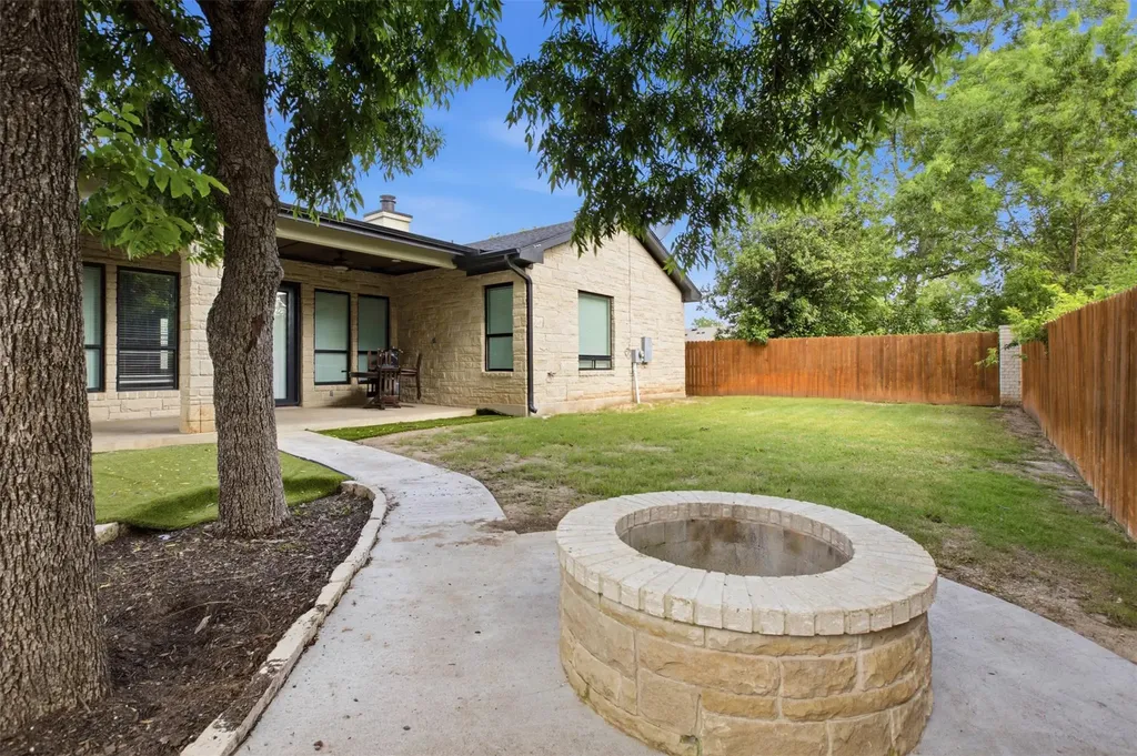 1905 S College Street Georgetown TX 78626