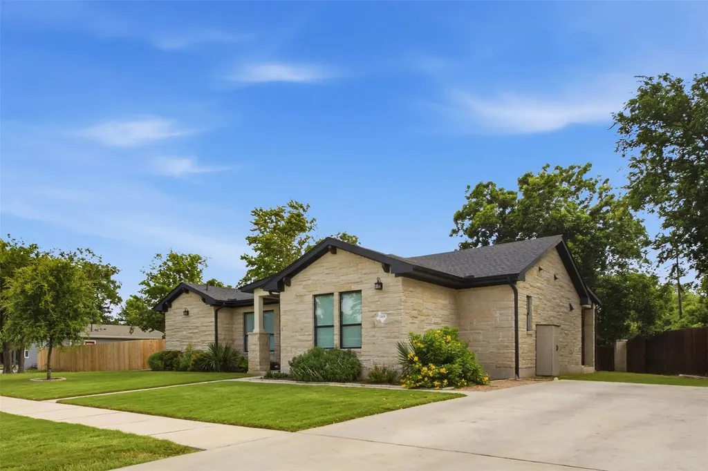 1905 S College Street Georgetown TX 78626