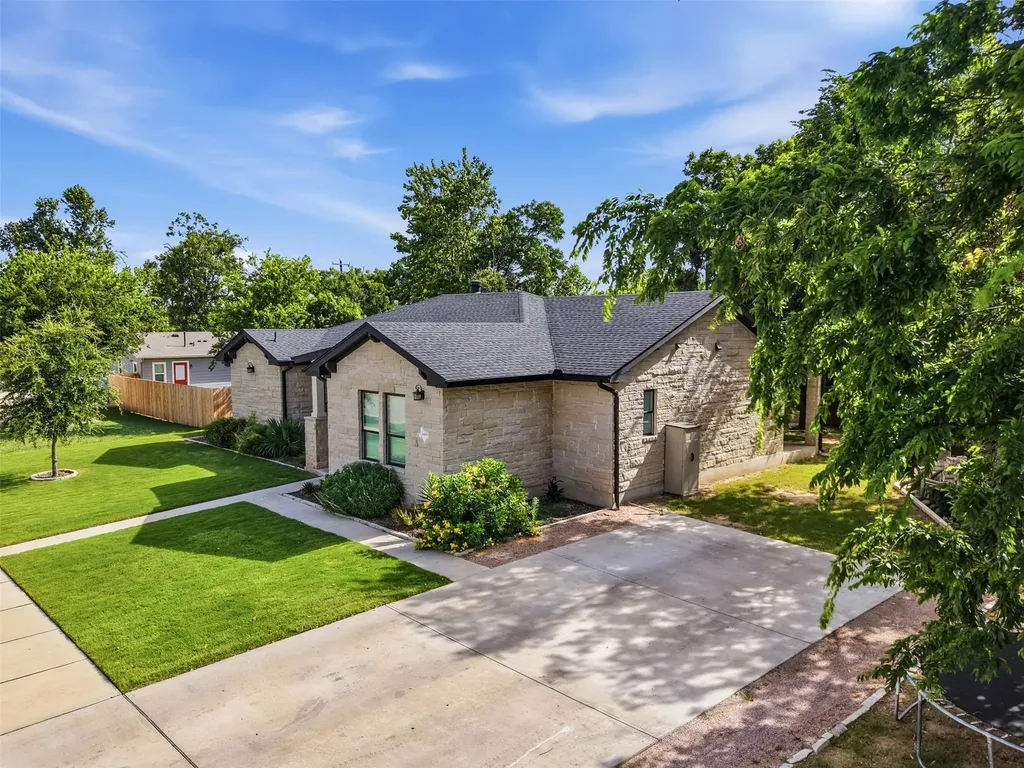 1905 S College Street Georgetown TX 78626
