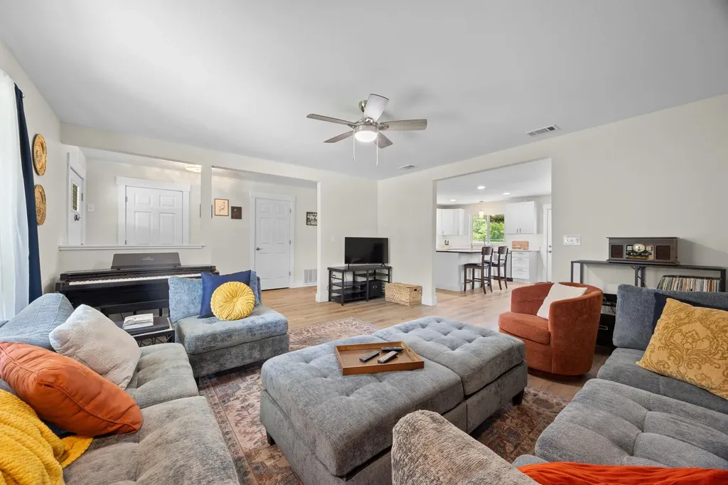 24502 Long Hollow Trail Leander TX 78641
