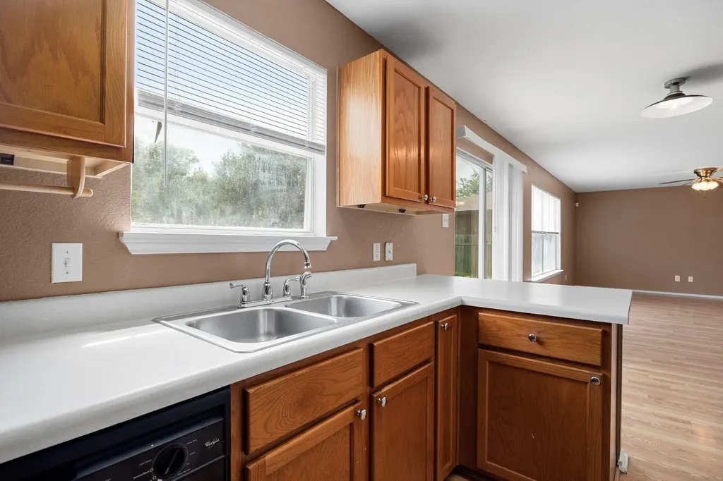 12033 Kilmartin Lane Austin TX 78754