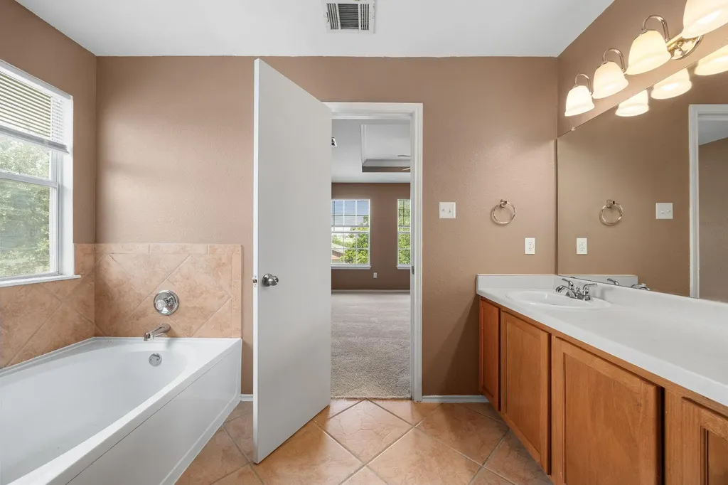 12033 Kilmartin Lane Austin TX 78754