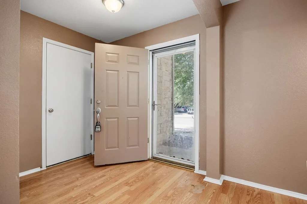 12033 Kilmartin Lane Austin TX 78754
