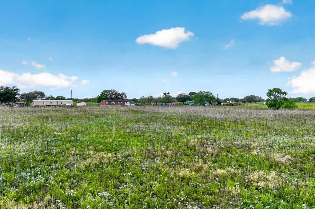 1763 N Fm 108 Smiley TX 78159