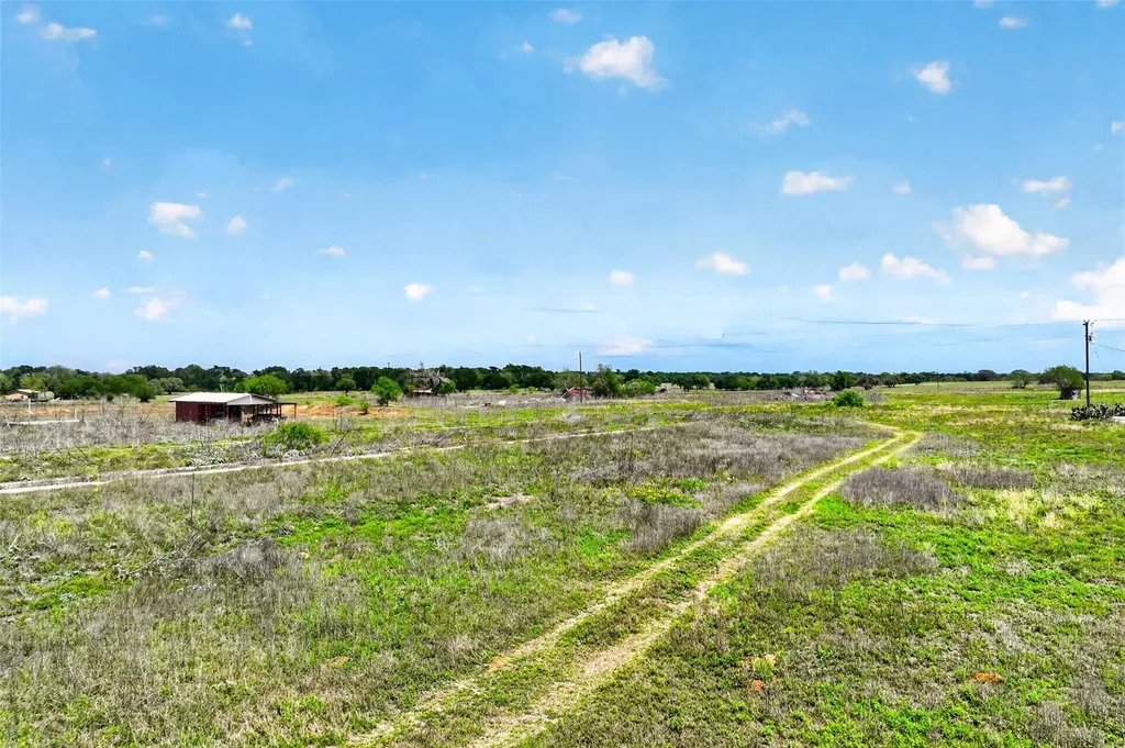 1763 N Fm 108 Smiley TX 78159