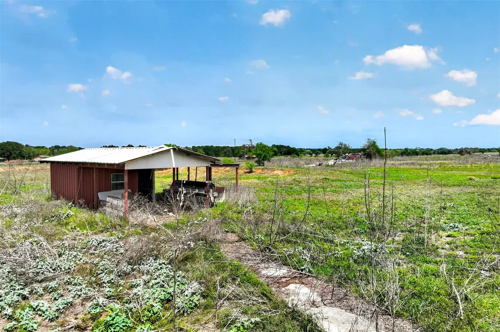 1763 N Fm 108 Smiley TX 78159