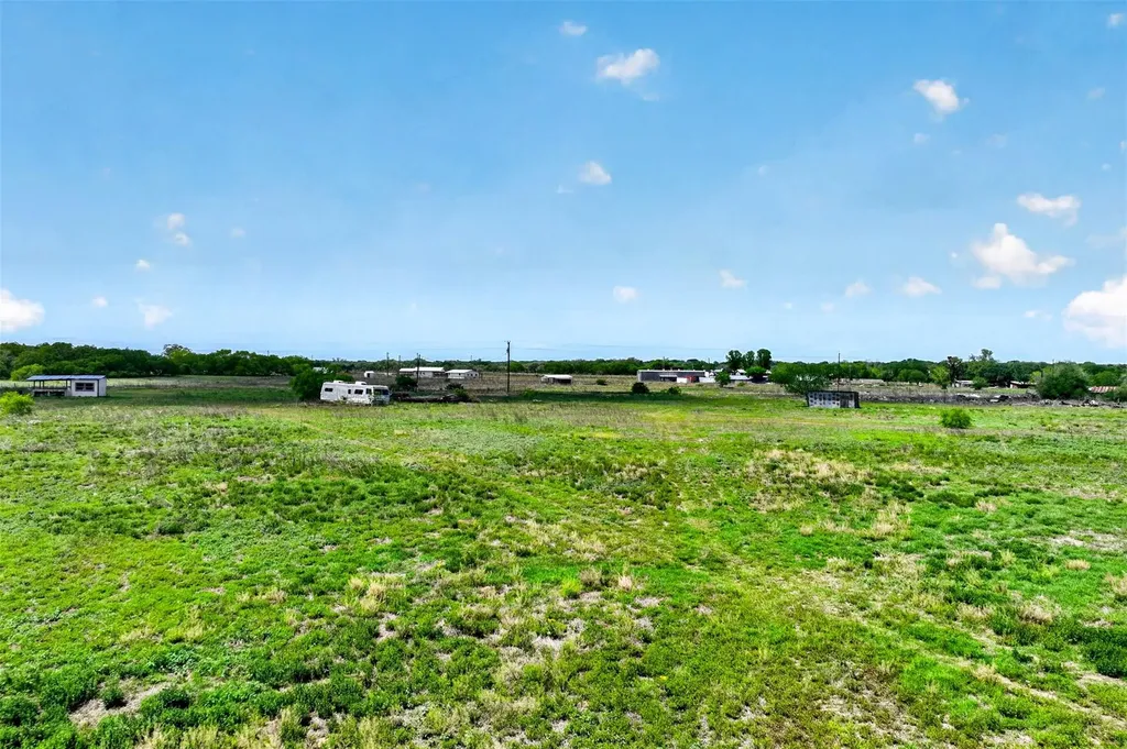 1763 N Fm 108 Smiley TX 78159
