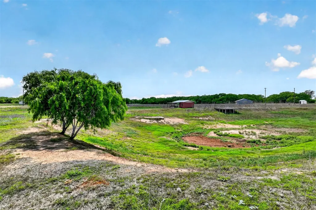 1763 N Fm 108 Smiley TX 78159
