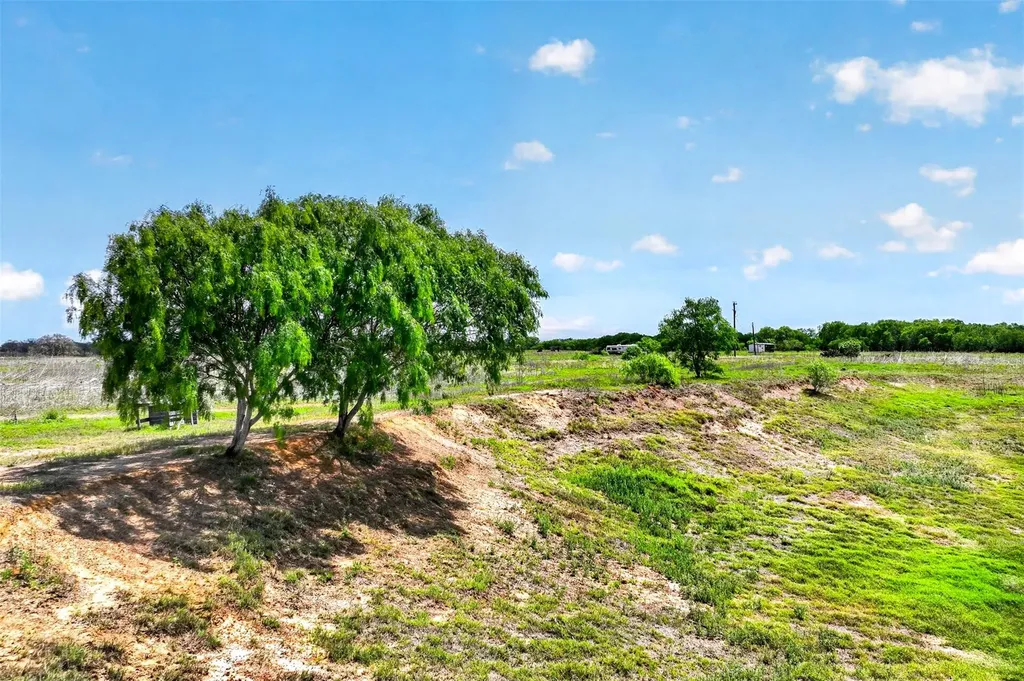 1763 N Fm 108 Smiley TX 78159