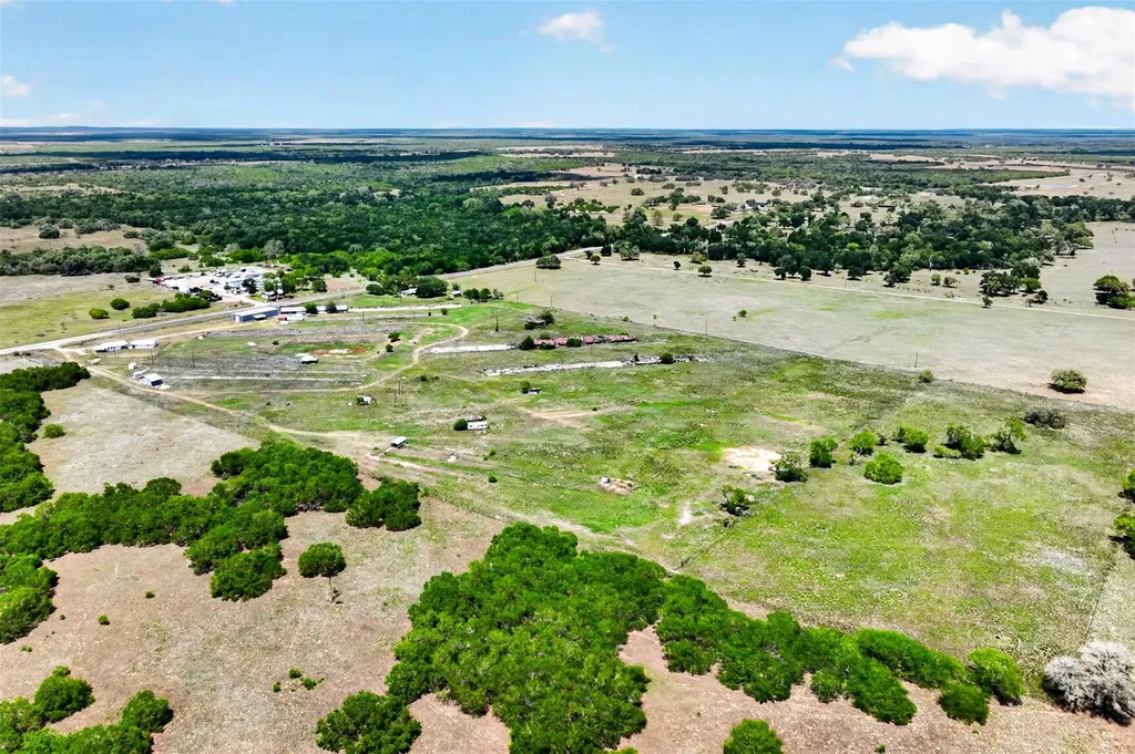1763 N Fm 108 Smiley TX 78159