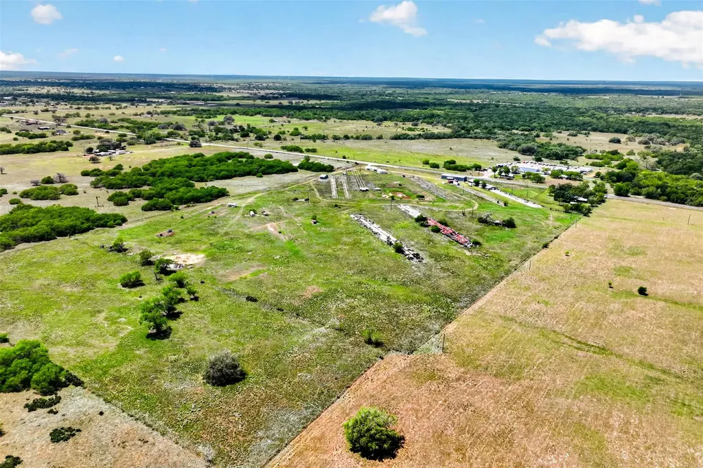 1763 N Fm 108 Smiley TX 78159