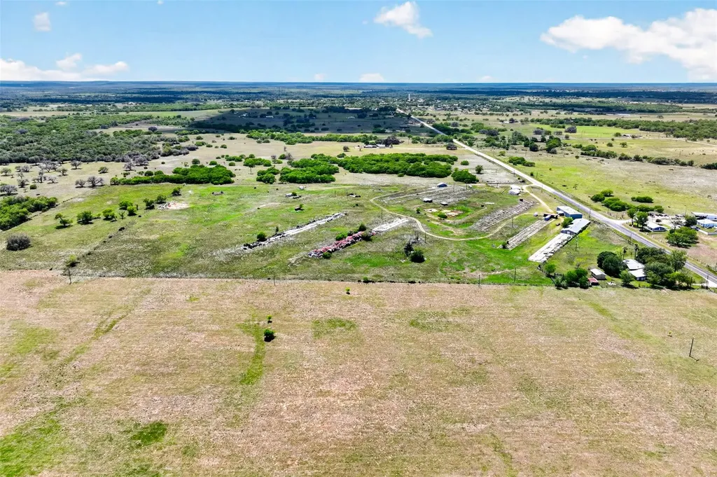 1763 N Fm 108 Smiley TX 78159