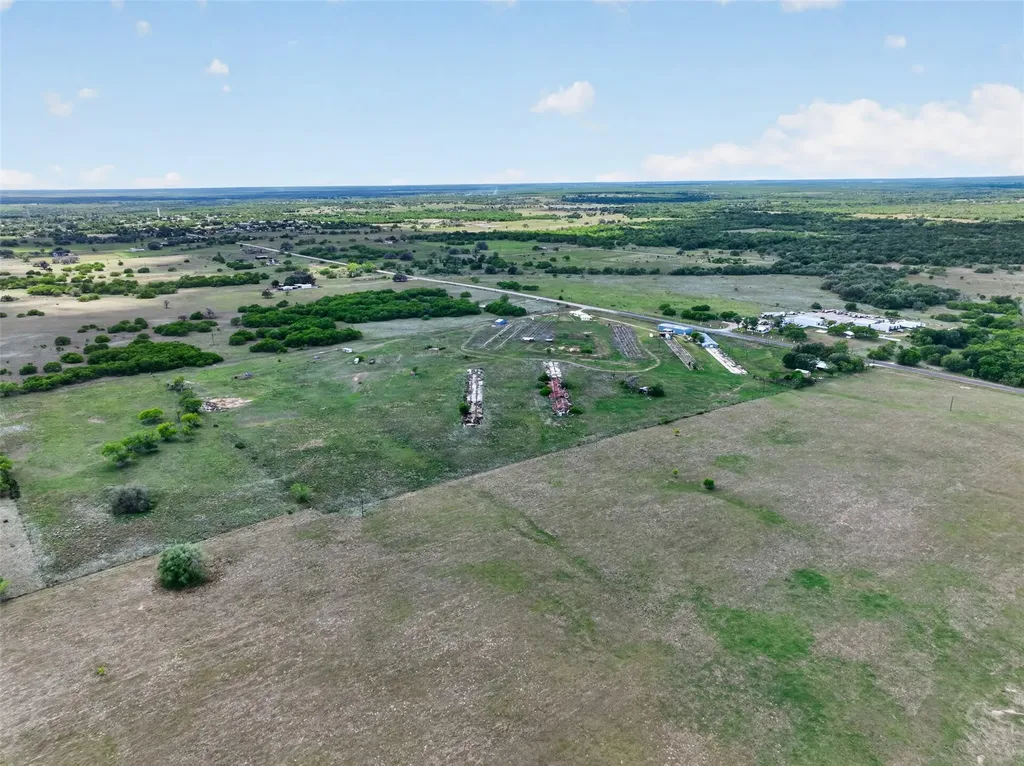 1763 N Fm 108 Smiley TX 78159
