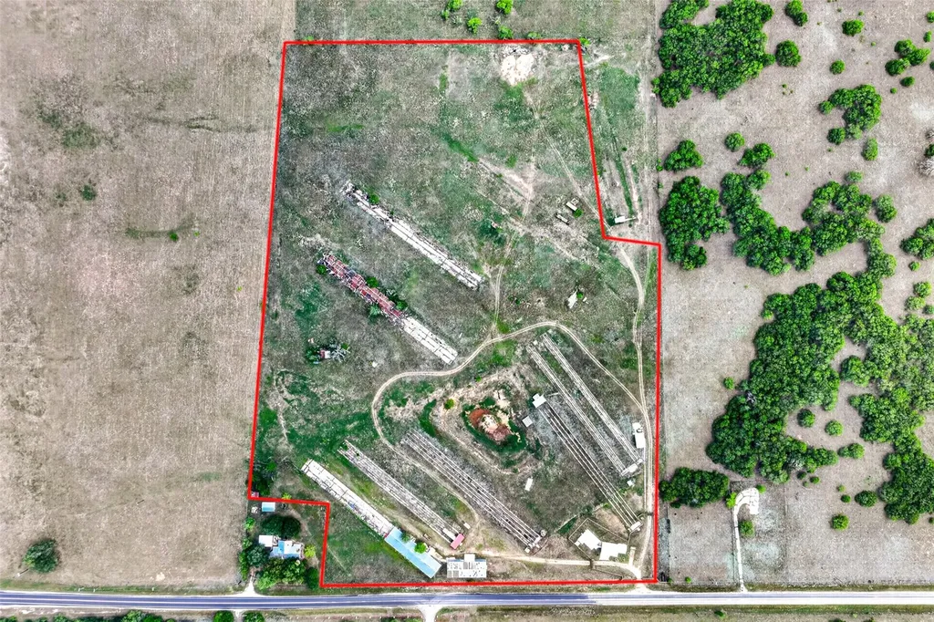 1763 N Fm 108 Smiley TX 78159