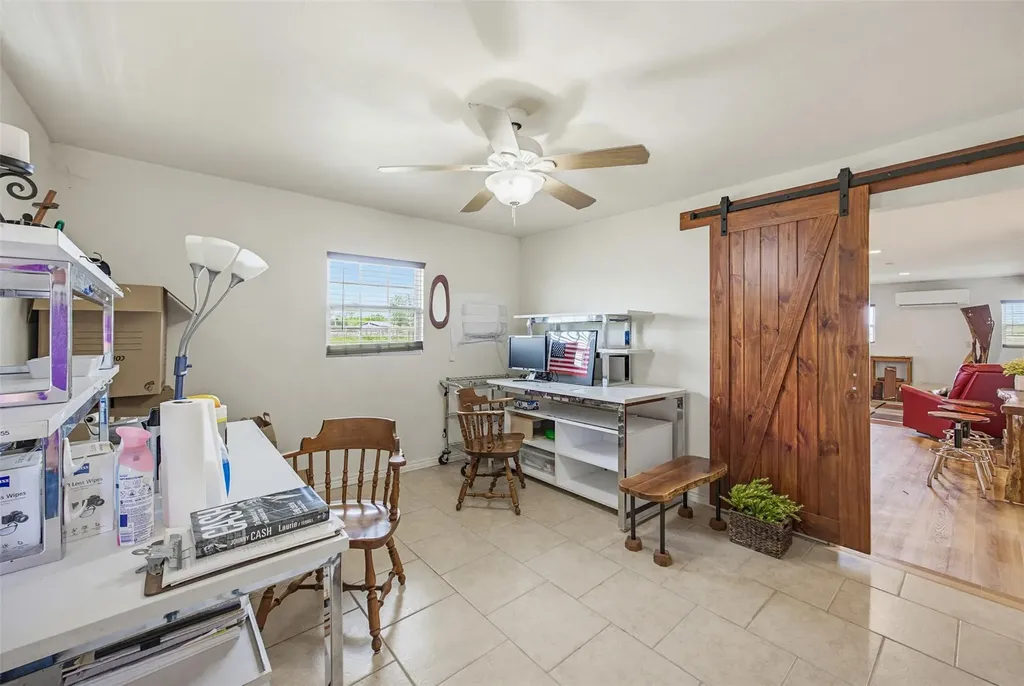 1763 N Fm 108 Smiley TX 78159