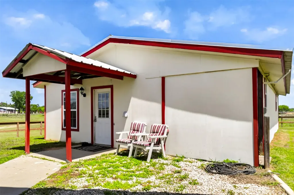 1763 N Fm 108 Smiley TX 78159