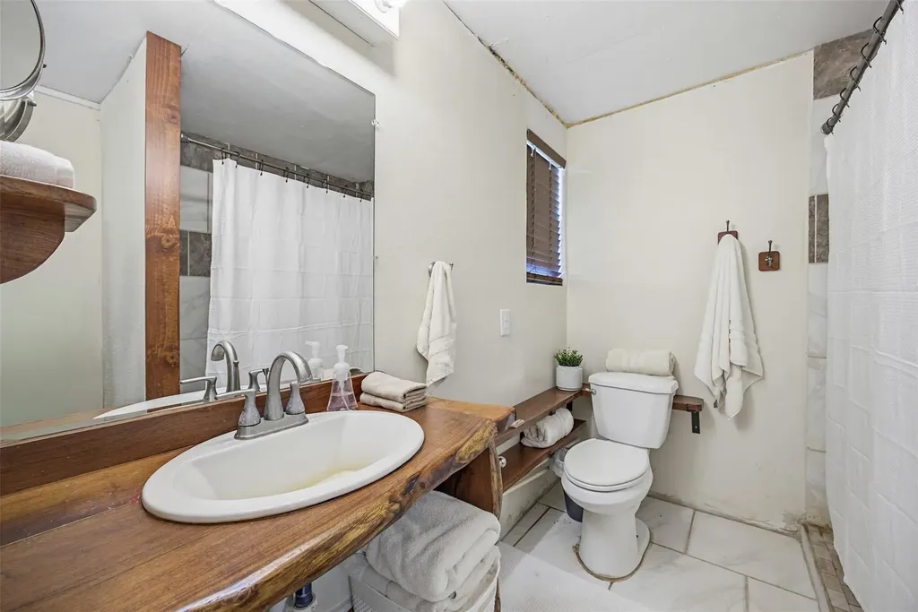 1763 N Fm 108 Smiley TX 78159