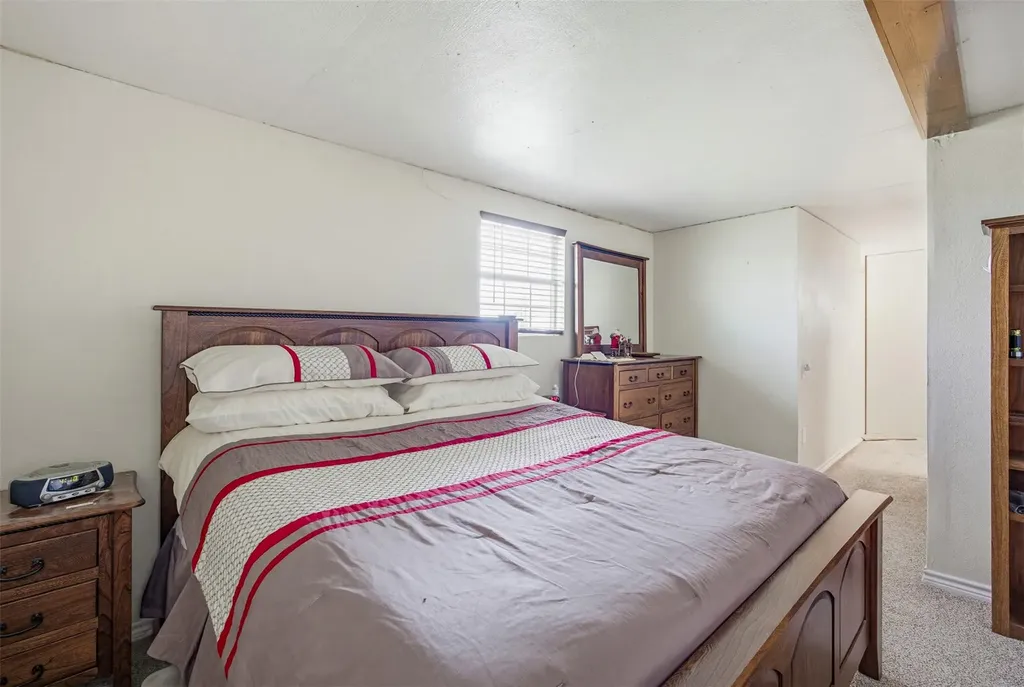 1763 N Fm 108 Smiley TX 78159