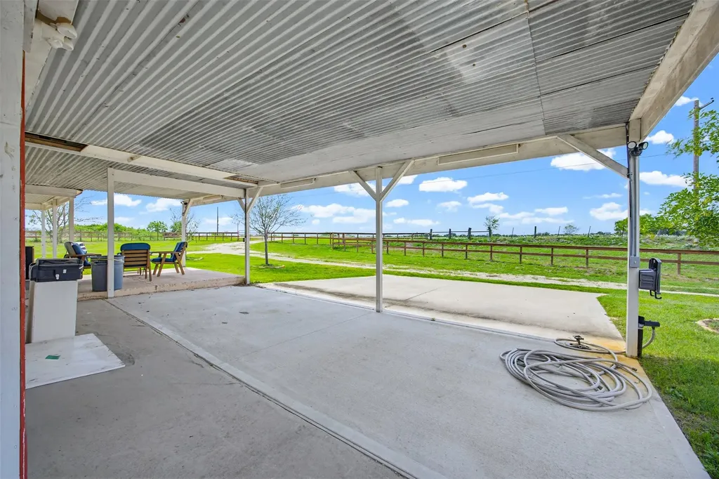1763 N Fm 108 Smiley TX 78159