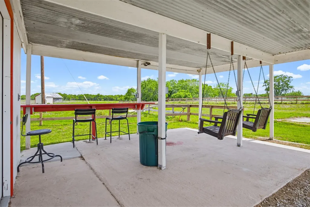 1763 N Fm 108 Smiley TX 78159