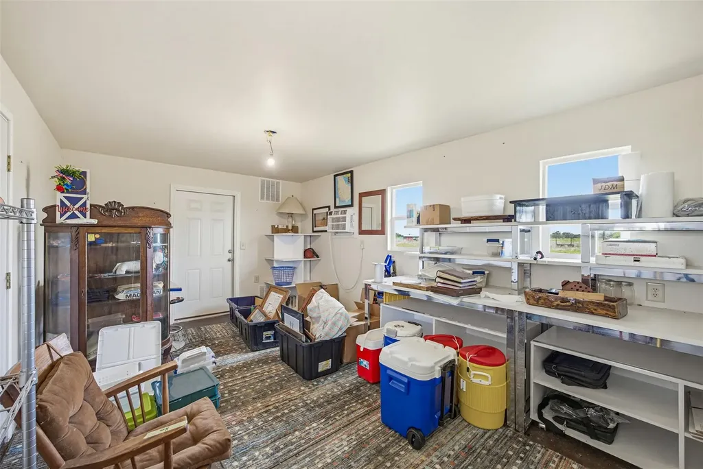 1763 N Fm 108 Smiley TX 78159