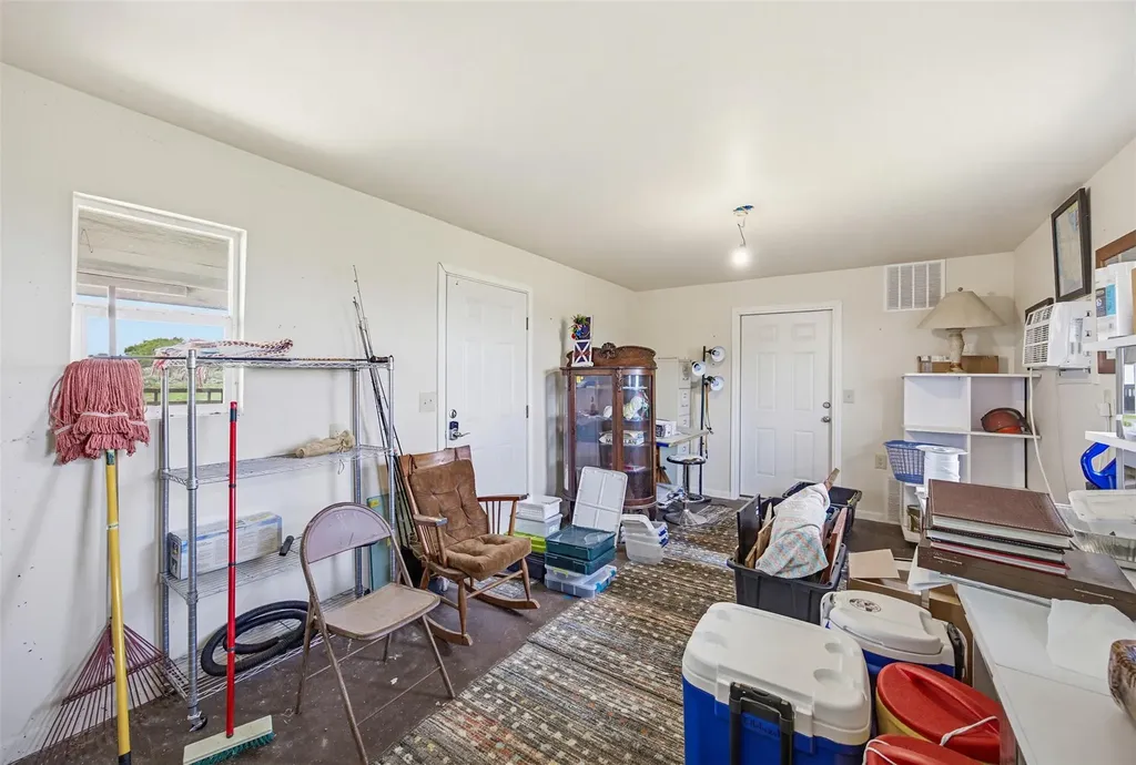 1763 N Fm 108 Smiley TX 78159