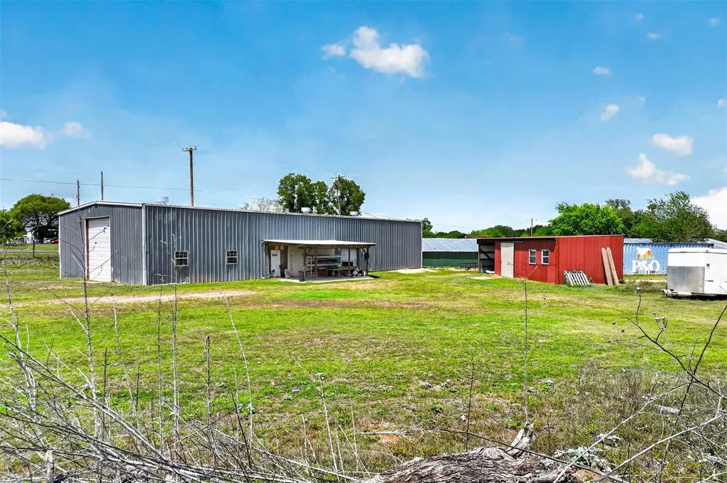 1763 N Fm 108 Smiley TX 78159