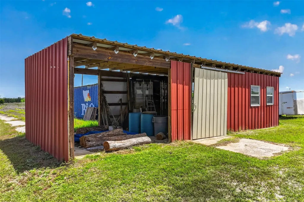 1763 N Fm 108 Smiley TX 78159