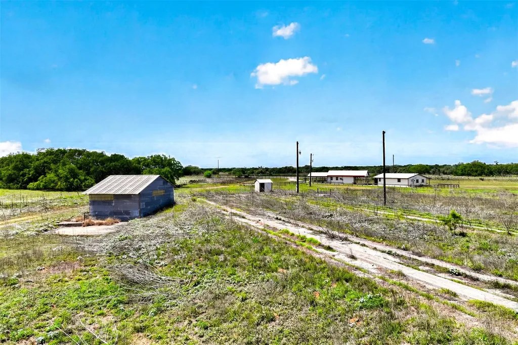 1763 N Fm 108 Smiley TX 78159