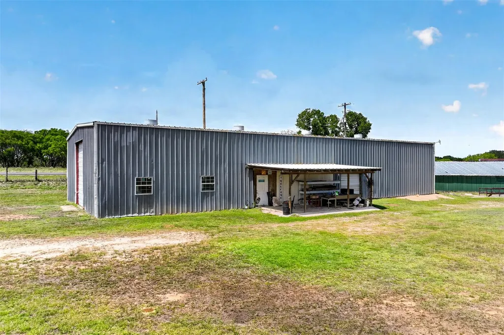 1763 N Fm 108 Smiley TX 78159