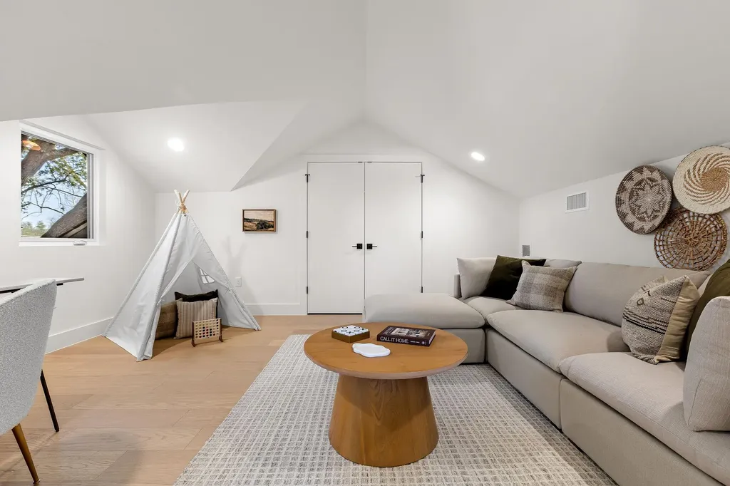 3104 Pinecrest Drive Austin TX 78757