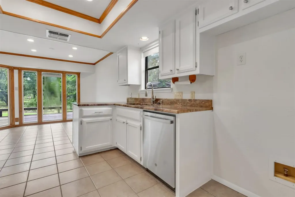 9002 Bubbling Springs Trail Austin TX 78729