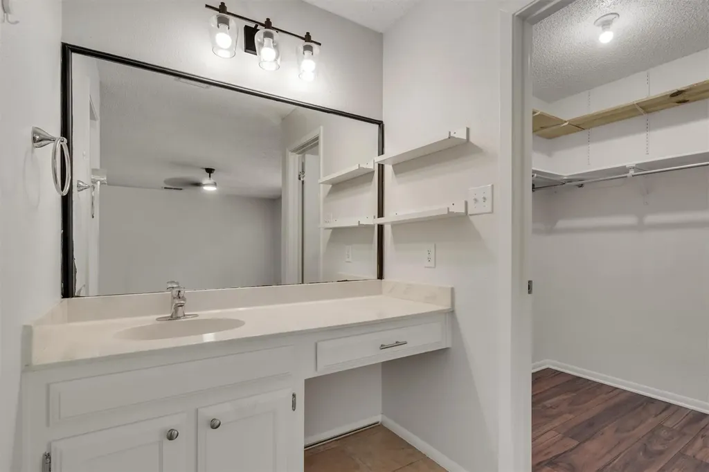 9002 Bubbling Springs Trail Austin TX 78729