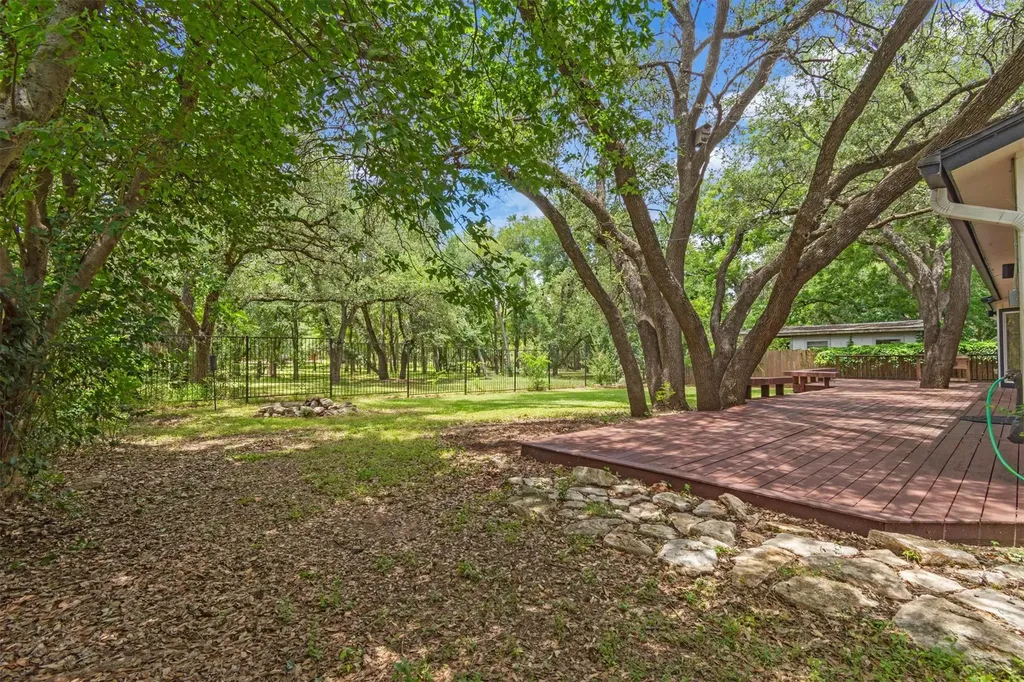 9002 Bubbling Springs Trail Austin TX 78729