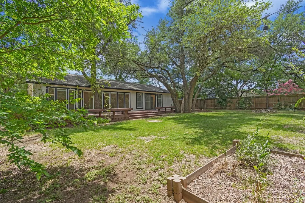 9002 Bubbling Springs Trail Austin TX 78729