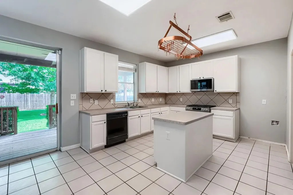 243 Covent Drive Kyle TX 78640