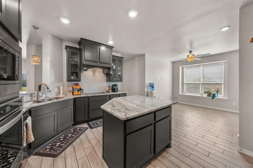 1527 Mountain Crest Cove Salado TX 76571